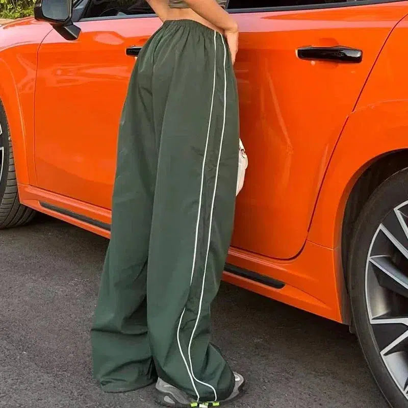 Parachute Joggers Army Green Trousers — vista posteriore