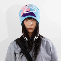 Pink Man Graphic Blue Beanie — vista posteriore
