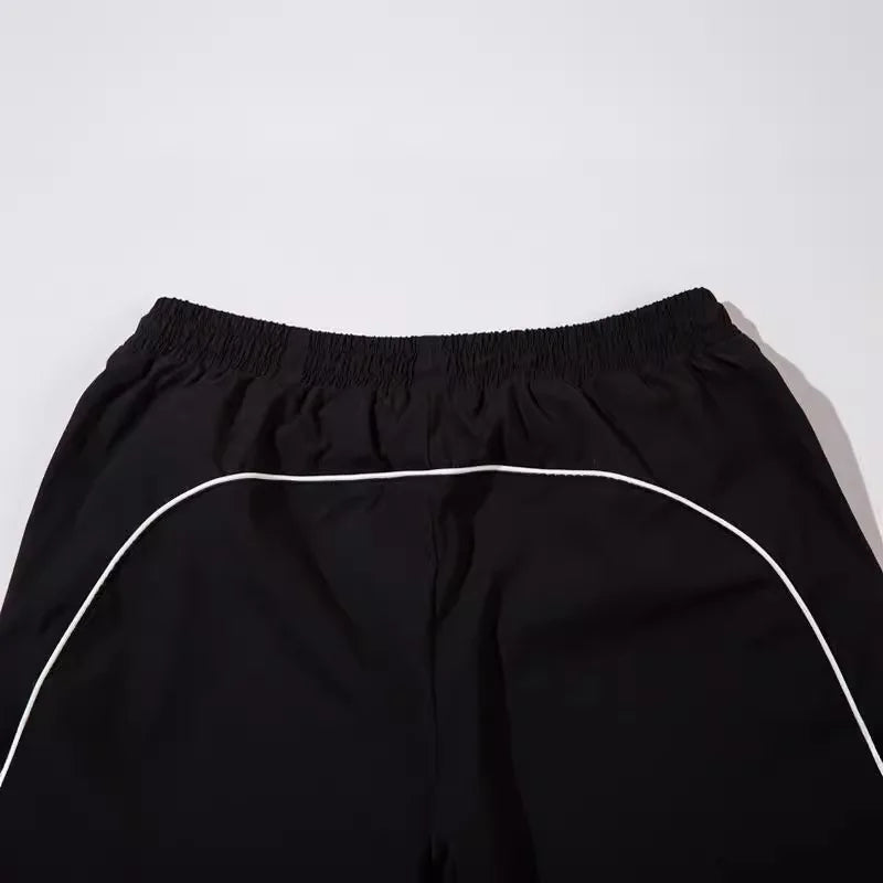 Piping Parachute Trousers — dettaglio della stampa