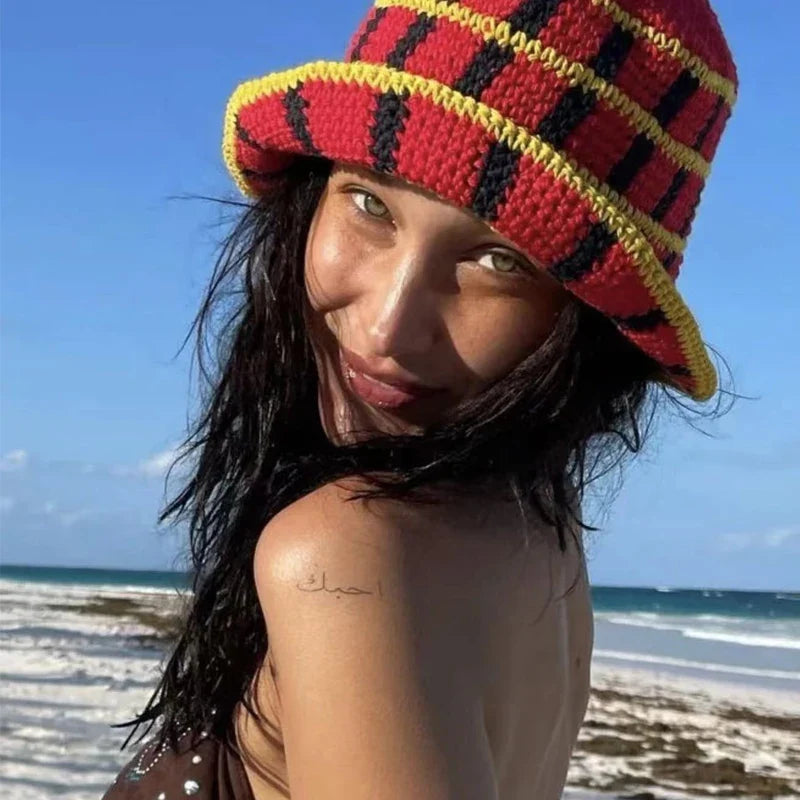 Plaid Knit Bucket Hat — vista laterale