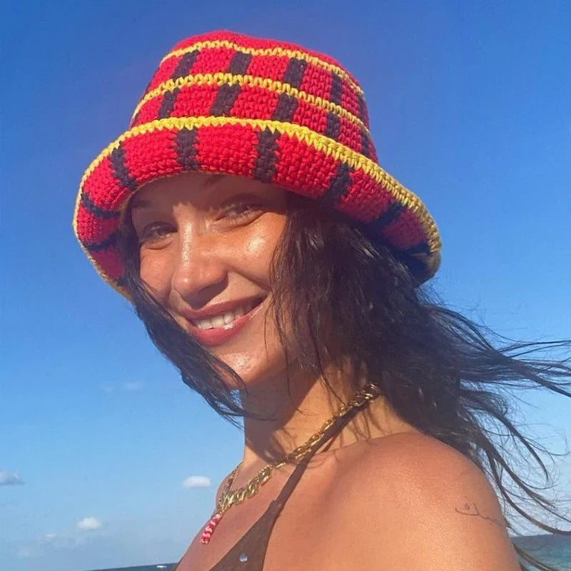 Plaid Knit Bucket Hat — dettaglio del tessuto