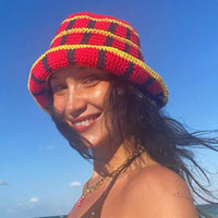 Plaid Knit Bucket Hat — dettaglio del tessuto