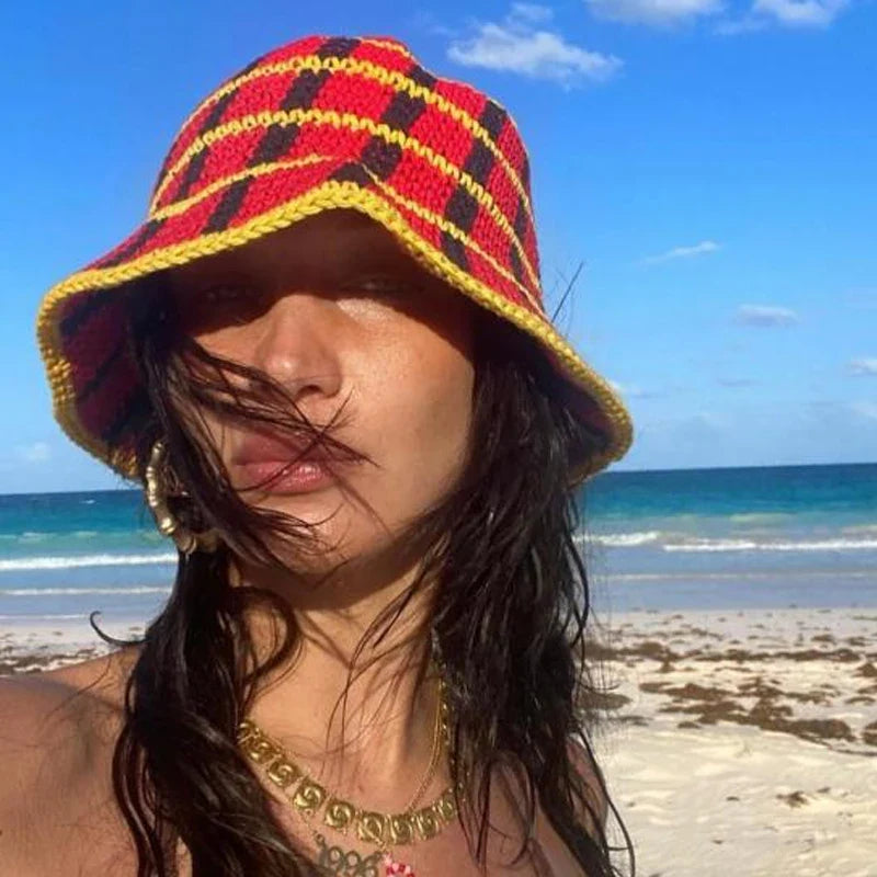 Plaid Knit Bucket Hat — in alternativa