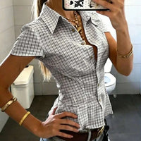 Plaid Short Sleeve Ruffled Hem Button Up Collared Shirt — dettaglio