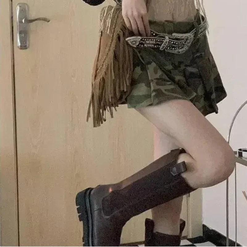 Pleated Camouflage Mini Skirt — dettaglio