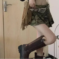 Pleated Camouflage Mini Skirt — dettaglio