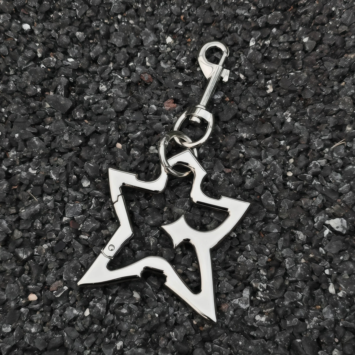 Pointed Star Belt Loop Carabiner Keychain — vista frontale