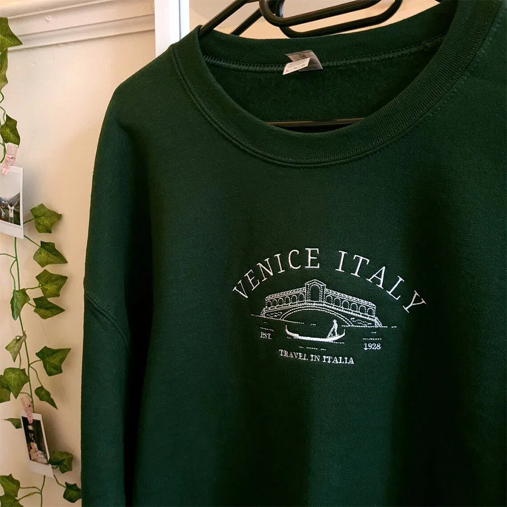 Preppy Venice Sweatshirt — dettaglio della stampa