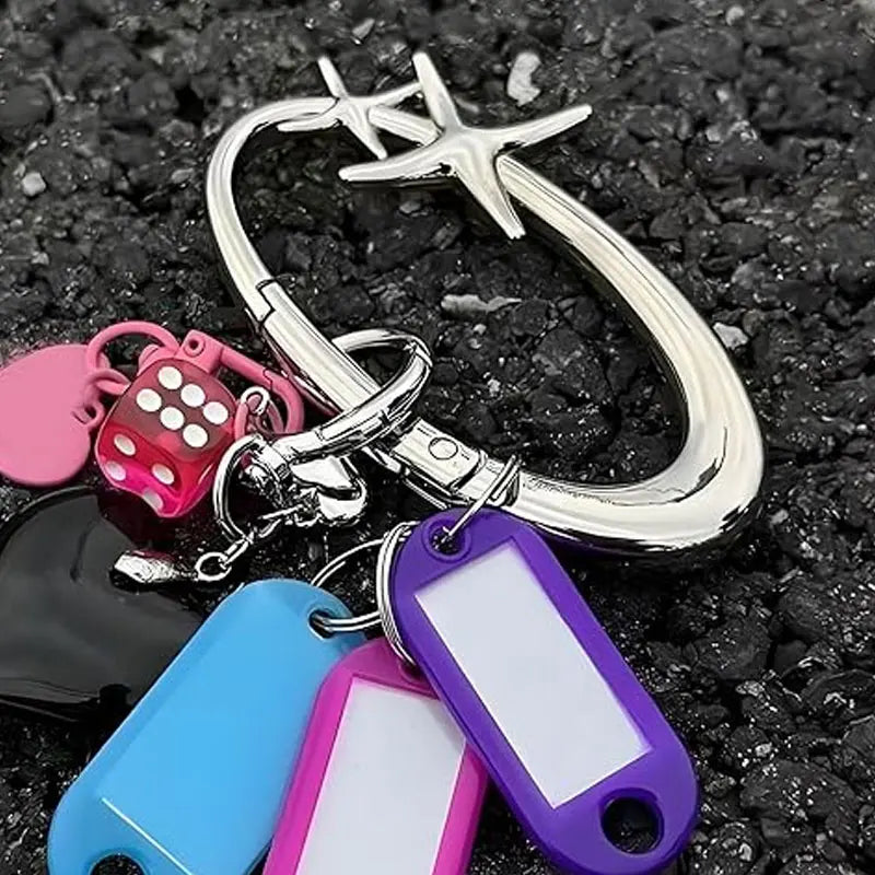 Punk Metal Star Oval Carabiner Keychain — vista laterale