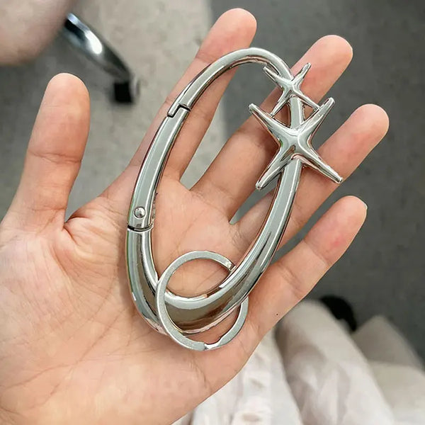 Punk Metal Star Oval Carabiner Keychain — vista frontale