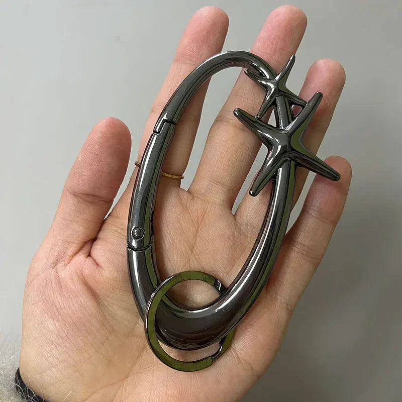 Punk Metal Star Oval Carabiner Keychain — vista posteriore