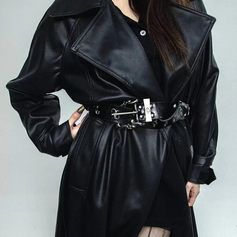 Punk Studded Rivet Belt — vista laterale