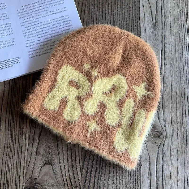 RRW Fuzzy Graphic Beanie — dettaglio della stampa