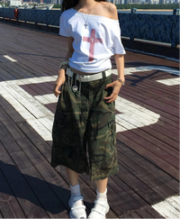 Red Cross Graphic Loose Off Shoulder Top — in alternativa