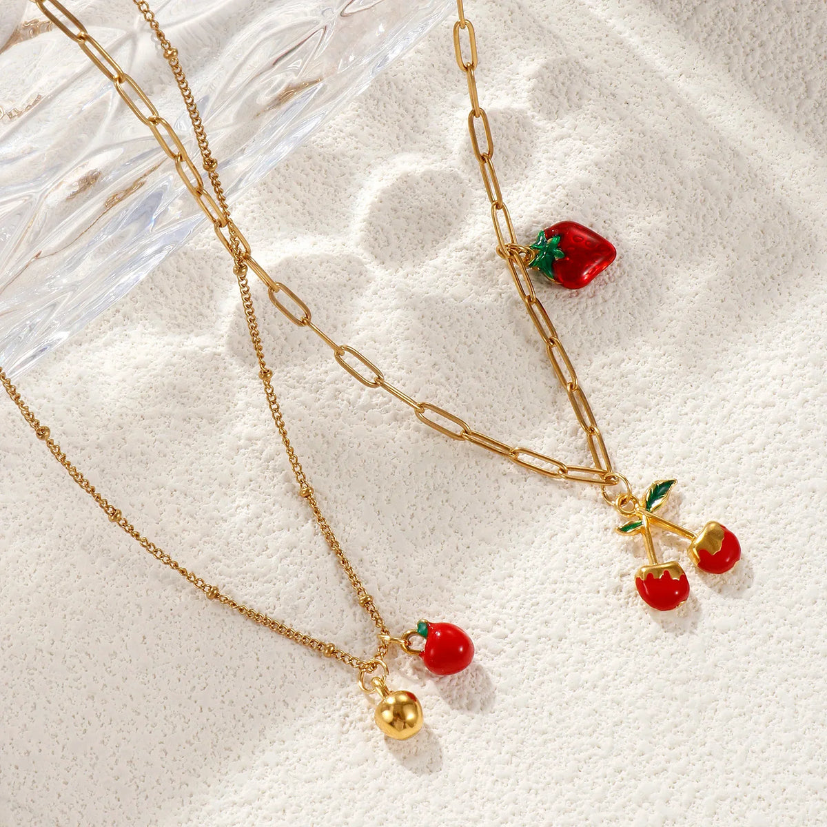 Red Fruit Pendant Necklace — vista completa