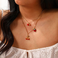 Red Fruit Pendant Necklace — dettaglio