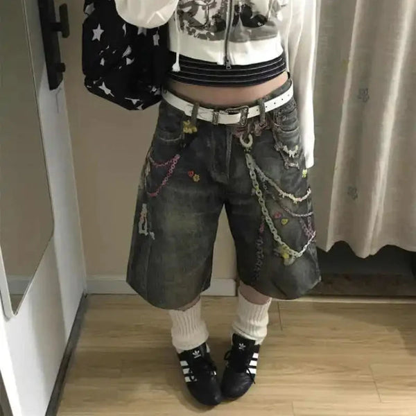 Retro Accessory Graphic Print Denim Shorts Jorts — vista frontale