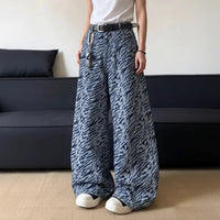 Retro Blue Jacquard Zebra Baggy Denim Barrel Jeans — vista posteriore