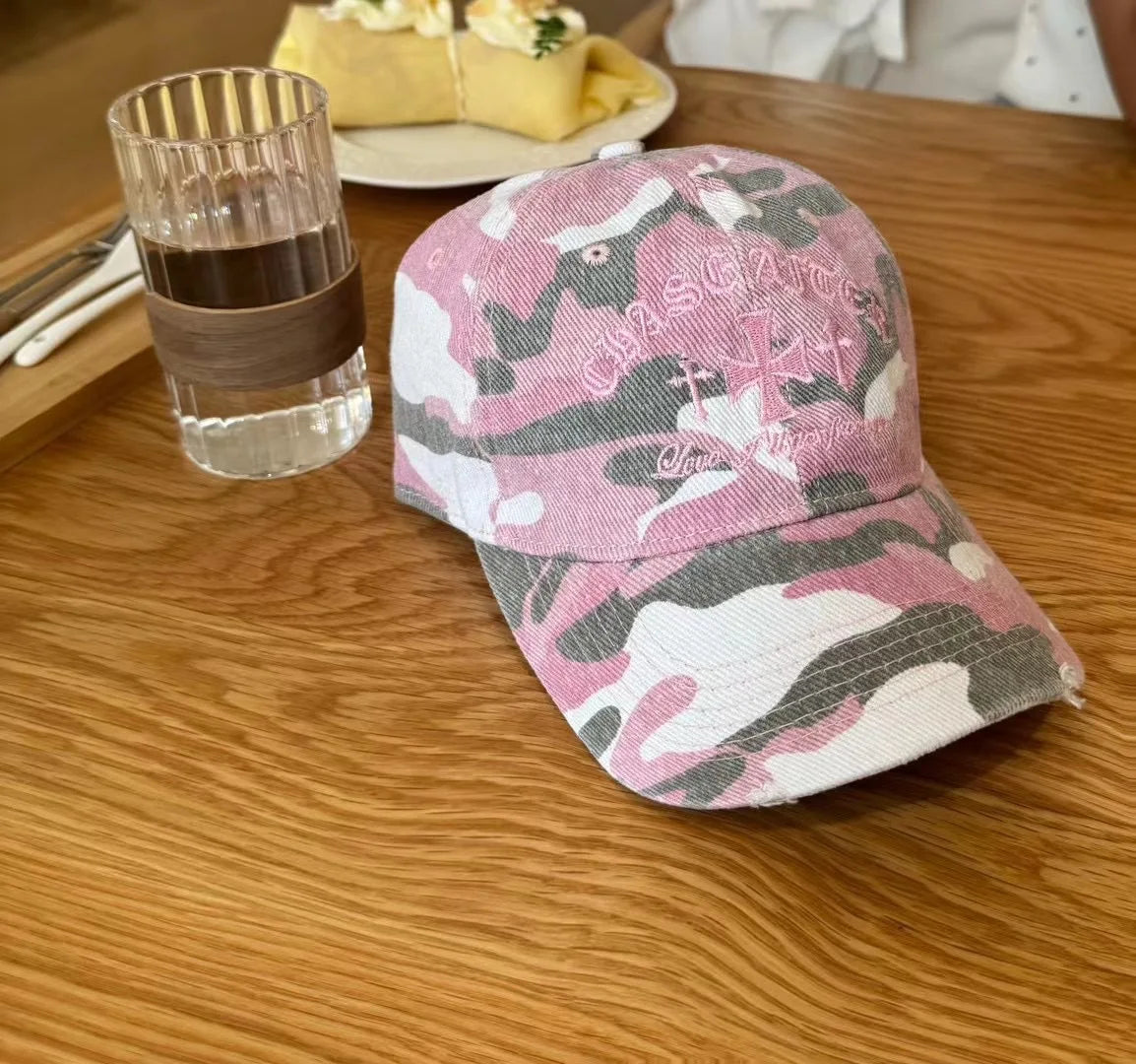 Retro Cross Camo Baseball Cap — vista laterale