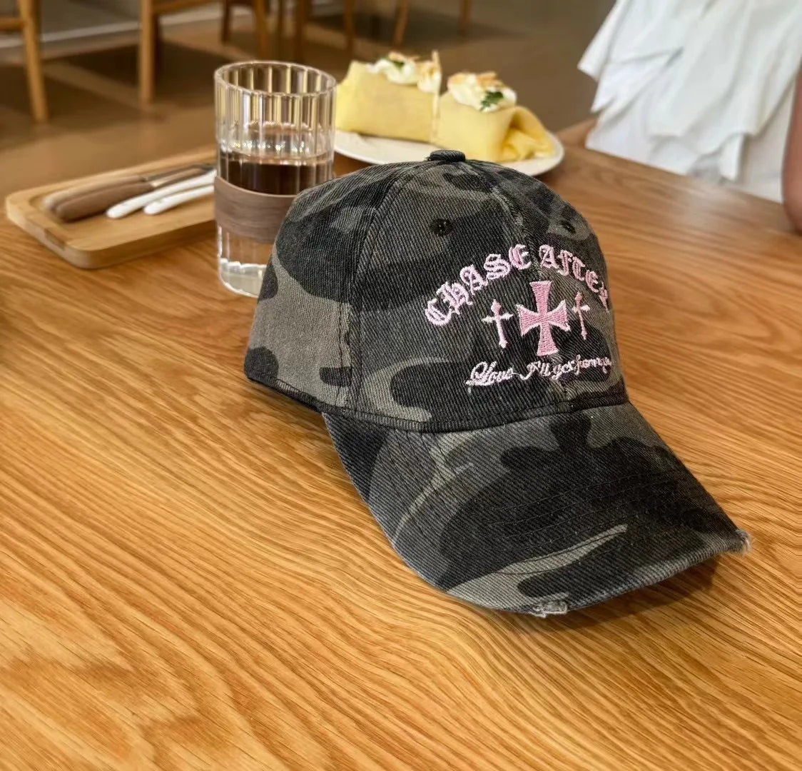 Retro Cross Camo Baseball Cap — vista frontale