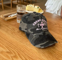 Retro Cross Camo Baseball Cap — vista frontale