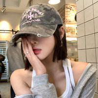 Retro Cross Camo Baseball Cap — dettaglio del tessuto