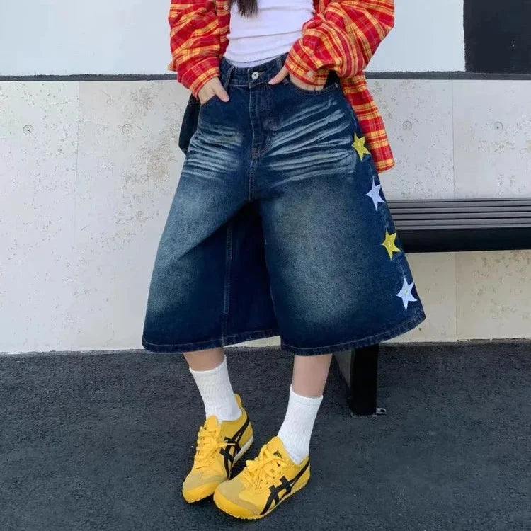 Retro Embroidered Star Jorts — vista posteriore