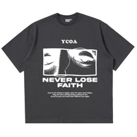 Retro "Never Lose Faith" Graphic T Shirt — dettaglio della stampa