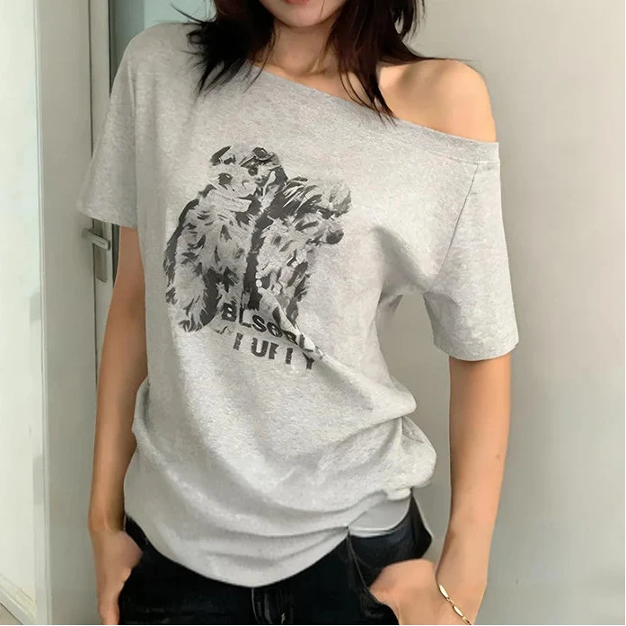 Retro Puppy Graphic Off Shoulder Top — dettaglio della stampa