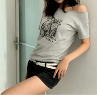Retro Puppy Graphic Off Shoulder Top — dettaglio
