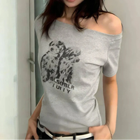 Retro Puppy Graphic Off Shoulder Top — vista posteriore