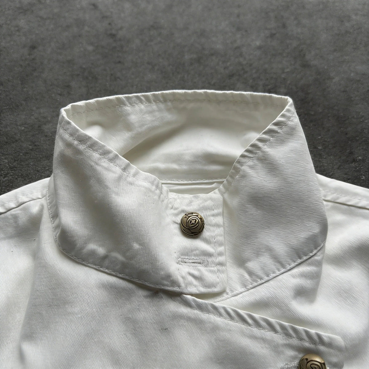 Retro White Fencing Jacket — vista laterale
