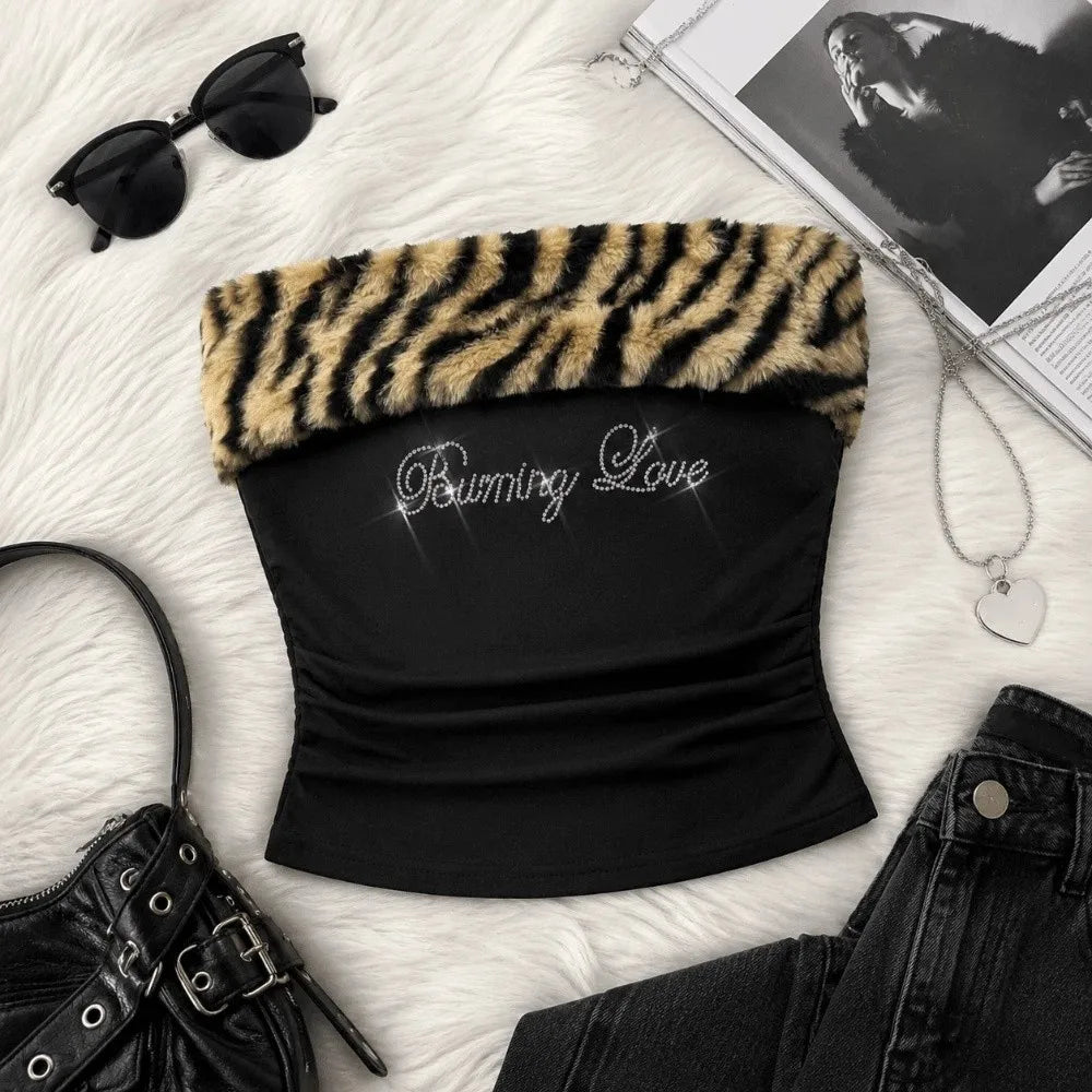 Rhinestone "Burning Love" Animal Print Crop Top — dettaglio del tessuto