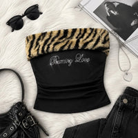 Rhinestone "Burning Love" Animal Print Crop Top — dettaglio del tessuto