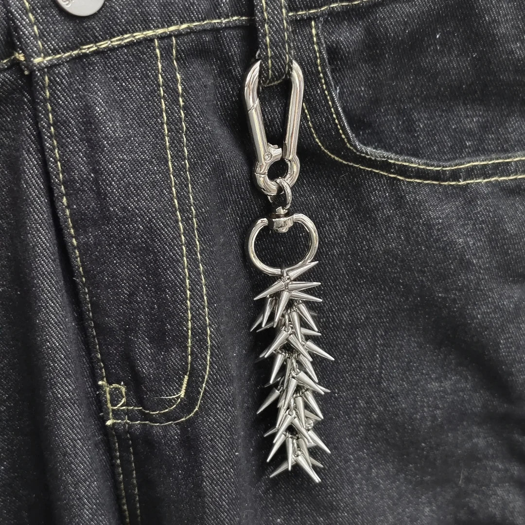 Rivet Charm Belt Loop Keychain — vista posteriore