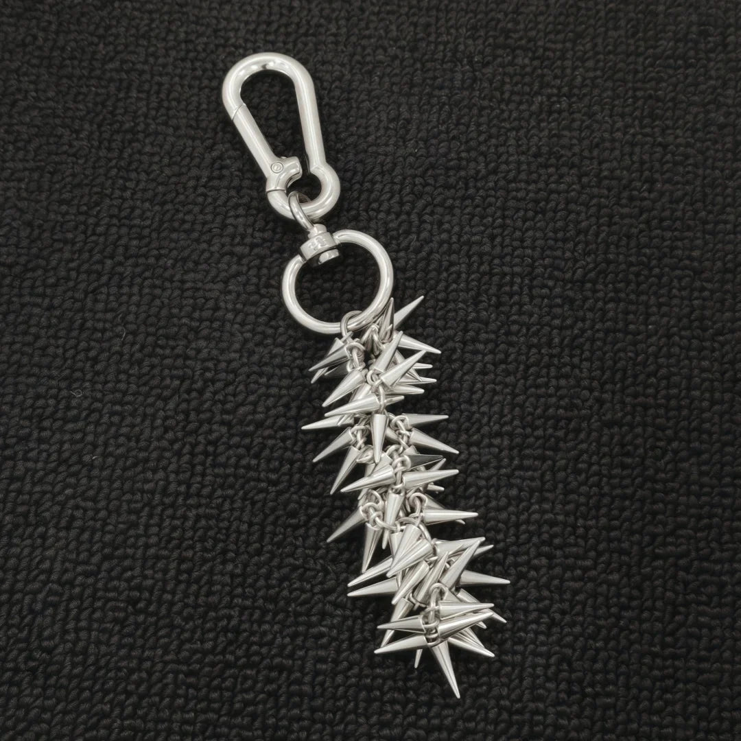 Rivet Charm Belt Loop Keychain — vista frontale