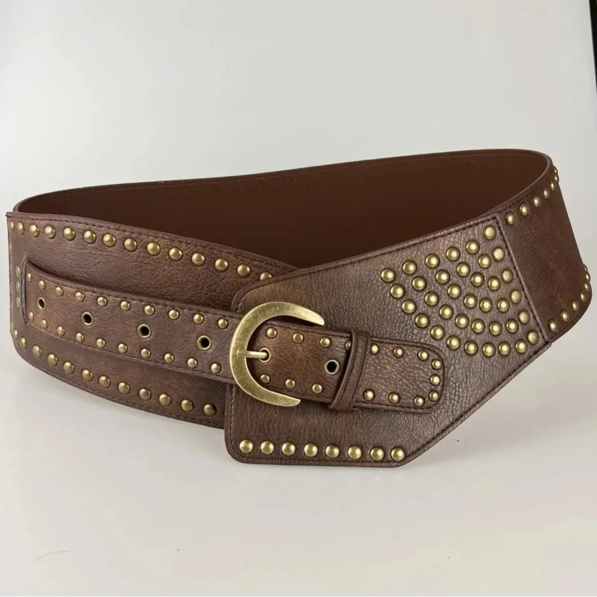Rivet Irregular Wide Faux Leather Body Belt — vista laterale