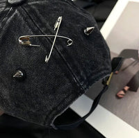 Rivet and Clips Baseball Cap — dettaglio della stampa