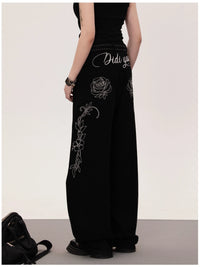 Rose Floral Embroidered Black Baggy Jeans — vista laterale