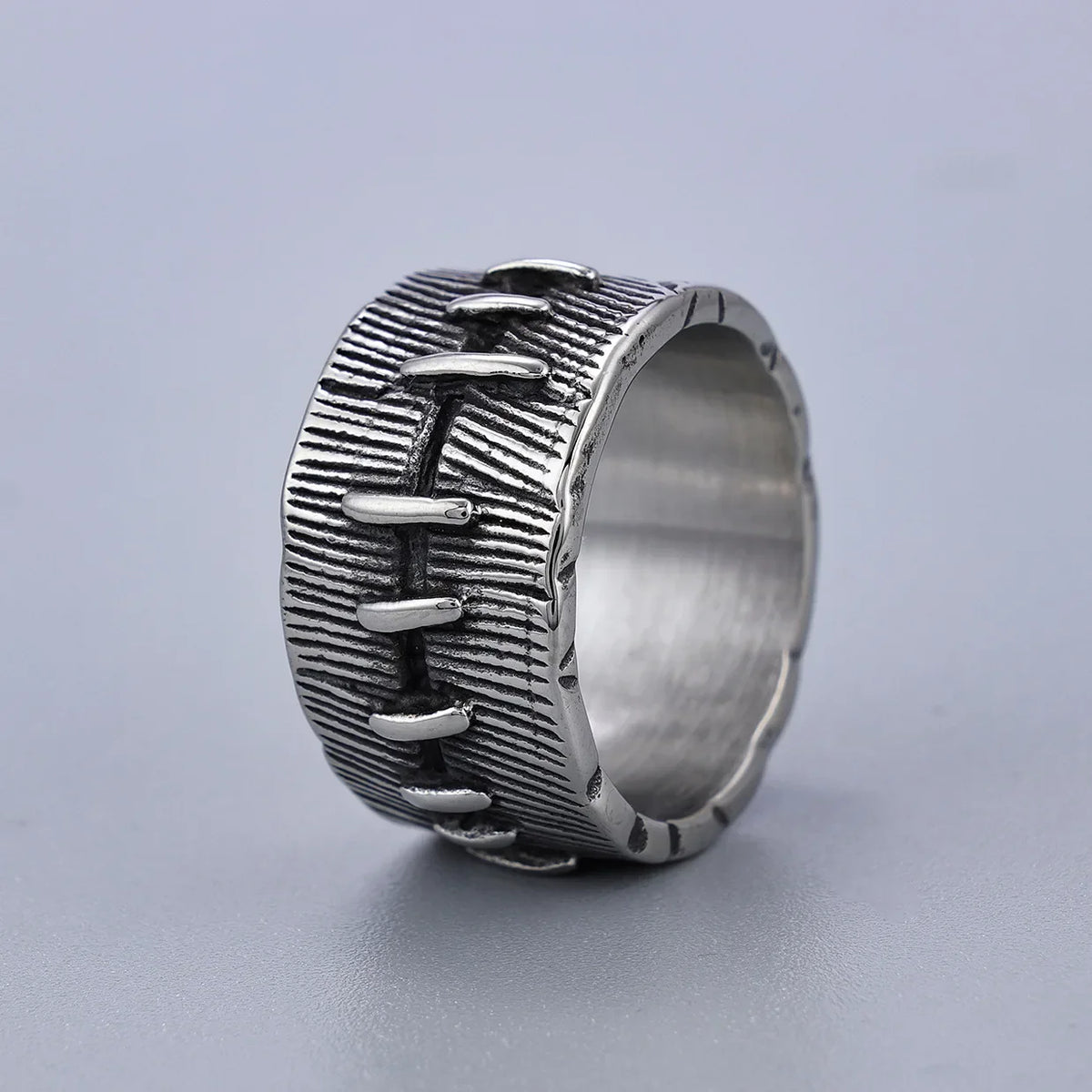 Rough Stitching Ring — dettaglio