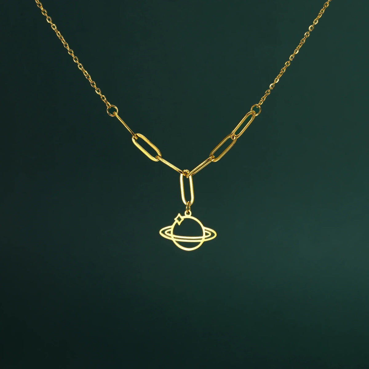Saturn Planet Pendant Necklace — dettaglio