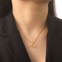 Saturn Planet Pendant Necklace — vista frontale
