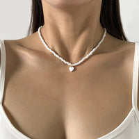 Seed Beads Heart Pendant Necklace — dettaglio del tessuto