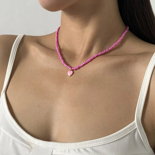 Seed Beads Heart Pendant Necklace — vista frontale