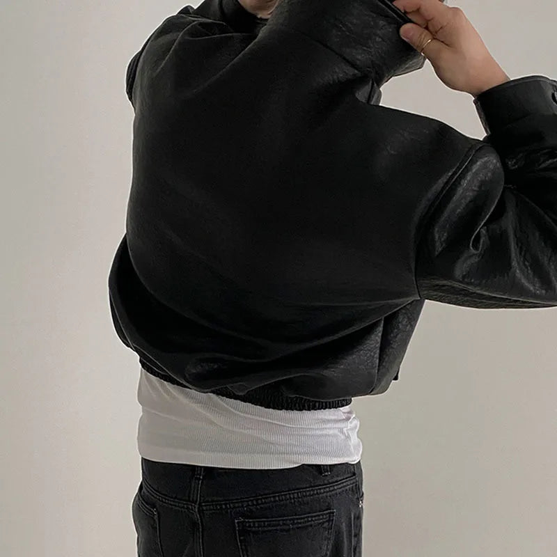 Short Essentials Zip Up Faux Leather Jacket — dettaglio del tessuto