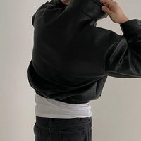 Short Essentials Zip Up Faux Leather Jacket — dettaglio del tessuto