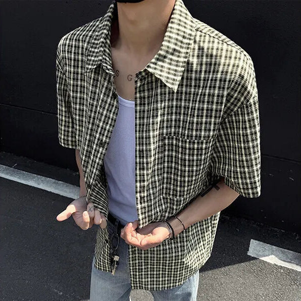 Short Sleeve Plaid Button Down Shirt — dettaglio della stampa