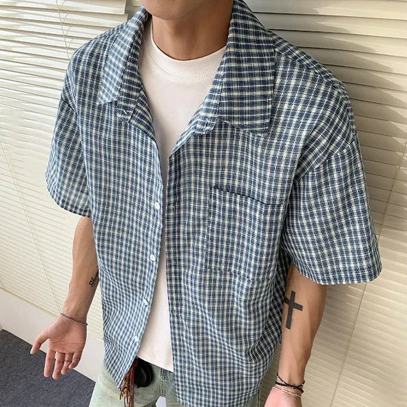 Short Sleeve Plaid Button Down Shirt — dettaglio del tessuto