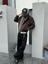 Short Soft Brown Faux Suede Leather Jacket — dettaglio del tessuto