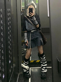 Side Pleated Grunge Denim Mini Skirt — vista posteriore
